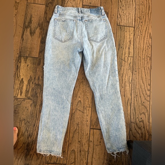Abercrombie&Fitch High Rise Mom Jean. Size 4/27 - Picture 2 of 3